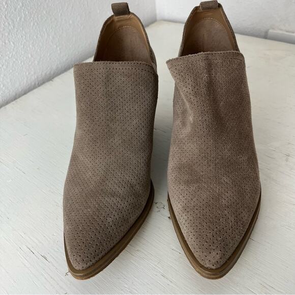 Marc Fisher Ltd taupe Dalar perforated suede ankle bootie size 6.5 - Picture 4 of 11